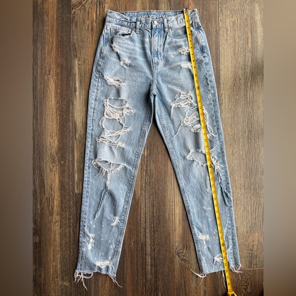 American Eagle Heavily Distressed Mom Jean Womens 4 Long Light Wash Blue Denim - Picture 3 of 12